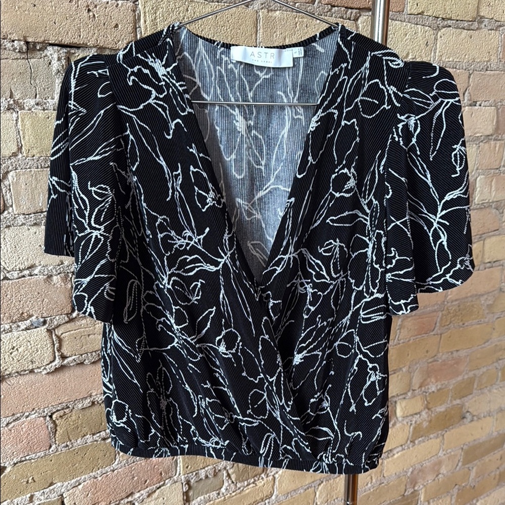 Astr Black and White Cropped Blouse